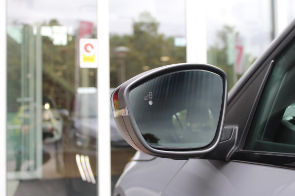 Peugeot 208 1.2 Hybrid 145PK AUTOMAAT GT | NAVIGATIE | DRAADLOZE APPLE CARPLAY/ANDROID AUTO | CAMERA VOOR + ACHTER | FULL LED KOPLAMPEN | LICHTMETALEN VELGEN 17" | DODEHOEK DETECTIE | DRAADLOZE TELEFOONLADER | KEYLESS ENTRY/START | DAB+ RADIO | ADAPTIVE CRUISE CONTROL | CLIMATE CONTROL |