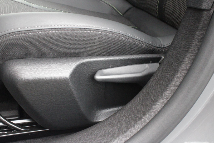 Peugeot 208 1.2 Hybrid 145PK AUTOMAAT GT | NAVIGATIE | DRAADLOZE APPLE CARPLAY/ANDROID AUTO | CAMERA VOOR + ACHTER | FULL LED KOPLAMPEN | LICHTMETALEN VELGEN 17" | DODEHOEK DETECTIE | DRAADLOZE TELEFOONLADER | KEYLESS ENTRY/START | DAB+ RADIO | ADAPTIVE CRUISE CONTROL | CLIMATE CONTROL |