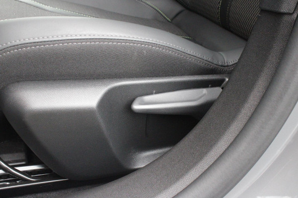 Peugeot 208 1.2 Hybrid 145PK AUTOMAAT GT | NAVIGATIE | DRAADLOZE APPLE CARPLAY/ANDROID AUTO | CAMERA VOOR + ACHTER | FULL LED KOPLAMPEN | LICHTMETALEN VELGEN 17" | DODEHOEK DETECTIE | DRAADLOZE TELEFOONLADER | KEYLESS ENTRY/START | DAB+ RADIO | ADAPTIVE CRUISE CONTROL | CLIMATE CONTROL |