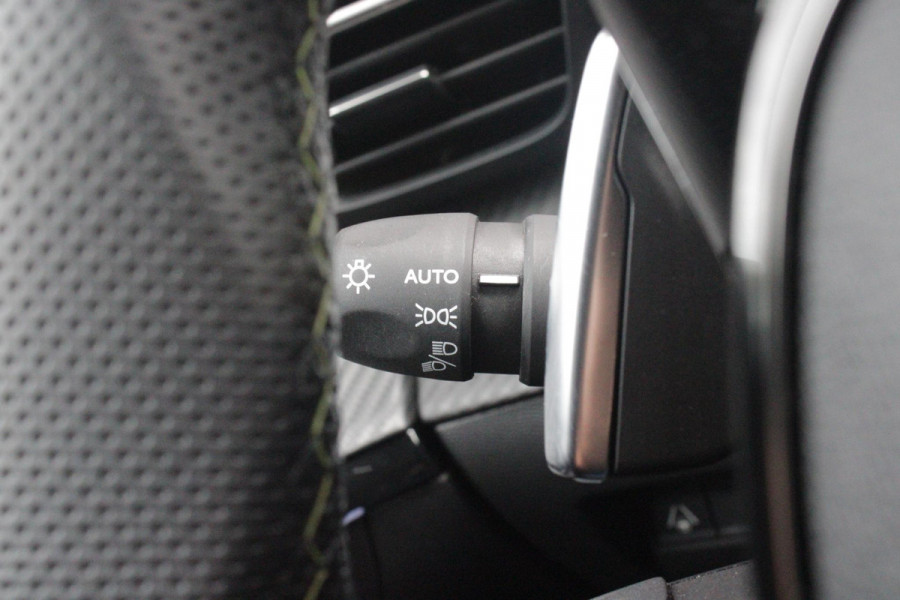 Peugeot 208 1.2 Hybrid 145PK AUTOMAAT GT | NAVIGATIE | DRAADLOZE APPLE CARPLAY/ANDROID AUTO | CAMERA VOOR + ACHTER | FULL LED KOPLAMPEN | LICHTMETALEN VELGEN 17" | DODEHOEK DETECTIE | DRAADLOZE TELEFOONLADER | KEYLESS ENTRY/START | DAB+ RADIO | ADAPTIVE CRUISE CONTROL | CLIMATE CONTROL |