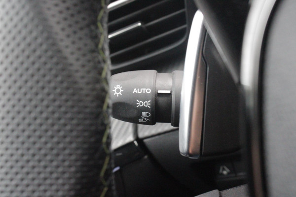 Peugeot 208 1.2 Hybrid 145PK AUTOMAAT GT | NAVIGATIE | DRAADLOZE APPLE CARPLAY/ANDROID AUTO | CAMERA VOOR + ACHTER | FULL LED KOPLAMPEN | LICHTMETALEN VELGEN 17" | DODEHOEK DETECTIE | DRAADLOZE TELEFOONLADER | KEYLESS ENTRY/START | DAB+ RADIO | ADAPTIVE CRUISE CONTROL | CLIMATE CONTROL |