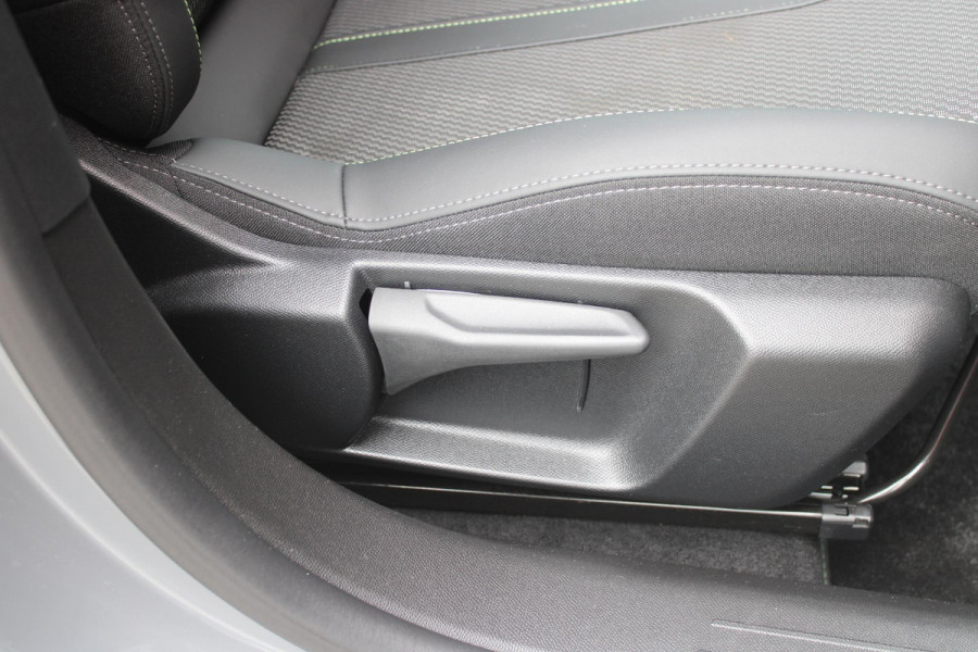 Peugeot 208 1.2 Hybrid 145PK AUTOMAAT GT | NAVIGATIE | DRAADLOZE APPLE CARPLAY/ANDROID AUTO | CAMERA VOOR + ACHTER | FULL LED KOPLAMPEN | LICHTMETALEN VELGEN 17" | DODEHOEK DETECTIE | DRAADLOZE TELEFOONLADER | KEYLESS ENTRY/START | DAB+ RADIO | ADAPTIVE CRUISE CONTROL | CLIMATE CONTROL |
