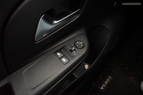 Opel Corsa 1.2 GS Line Sport (APPLE CARPLAY,LED VERLICHTING,PARKEERSENSOREN,SPORTSTOELEN,CLIMATE,CRUISE,TOPCONDITIE)