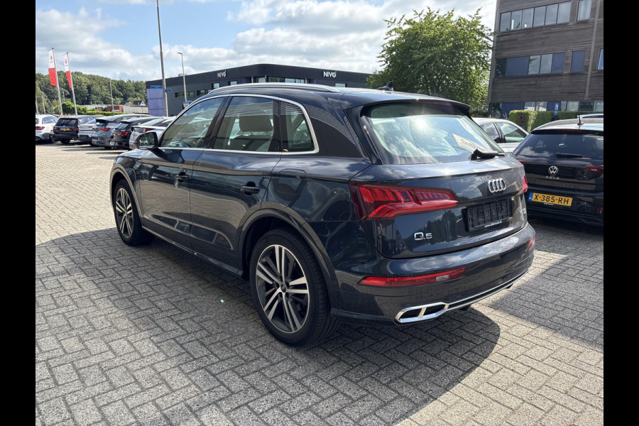 Audi Q5 55 TFSI e quattro S line | Panoramadak | Trekhaak wegklapbaar | Matrix LED | 360 graden camera | Geheugenstoel | Luchtvering | Head up Display | Stoelverwarming | Virtual cockpit | Adaptive cruise control | Massagestoel