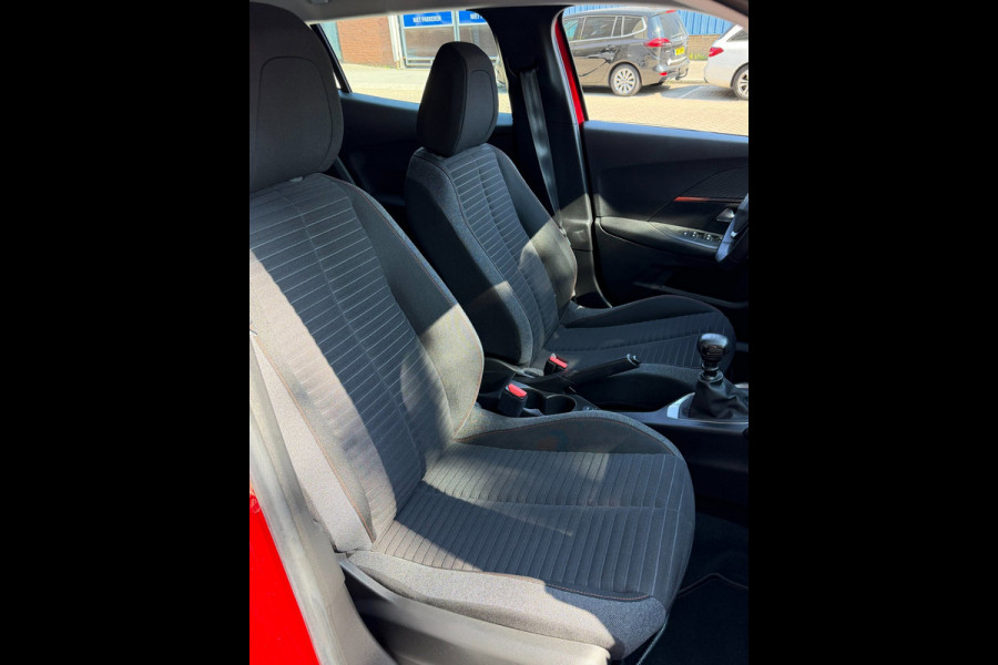 Peugeot 2008 1.2 PureTech Active Pack Premium - 33.000 KM I Navigatie / Apple CarPlay I Airco I PDC I Camera I Dealer onderhouden