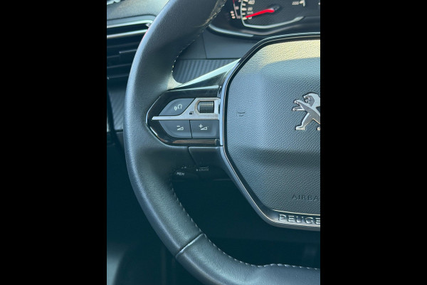 Peugeot 2008 1.2 PureTech Active Pack Premium - 33.000 KM I Navigatie / Apple CarPlay I Airco I PDC I Camera I Dealer onderhouden