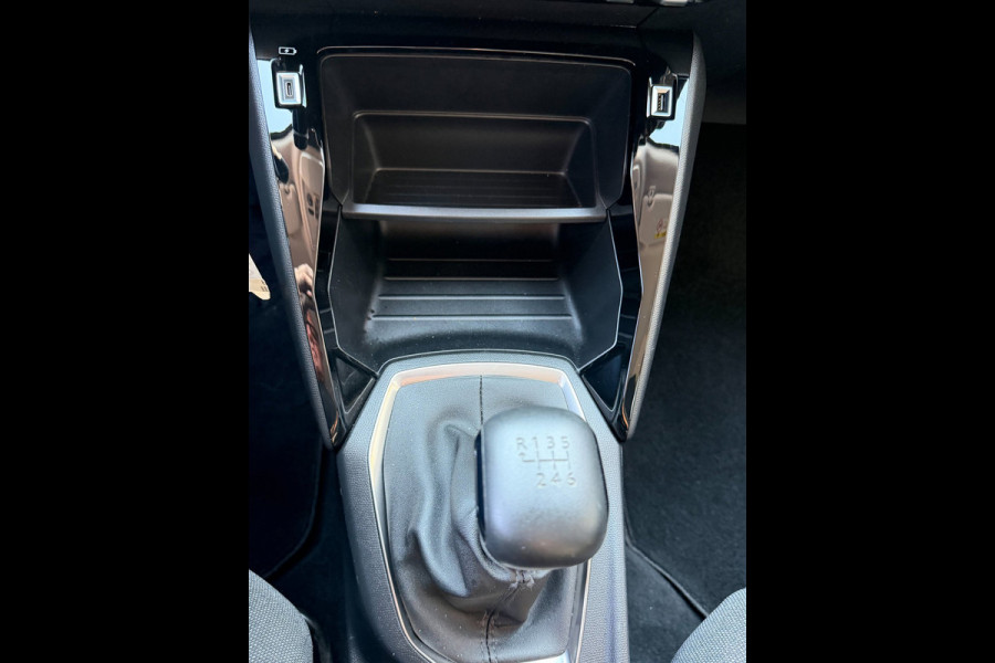 Peugeot 2008 1.2 PureTech Active Pack Premium - 33.000 KM I Navigatie / Apple CarPlay I Airco I PDC I Camera I Dealer onderhouden
