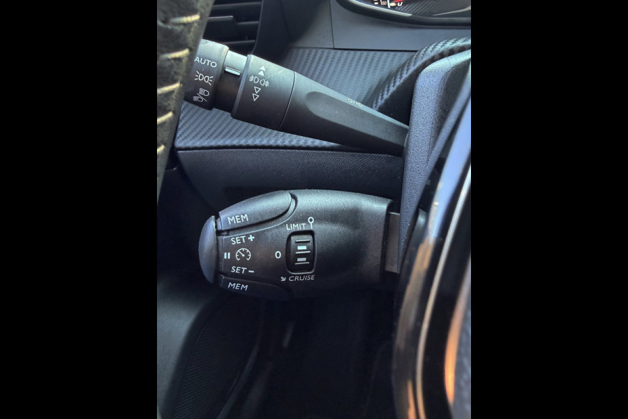 Peugeot 2008 1.2 PureTech Active Pack Premium - 33.000 KM I Navigatie / Apple CarPlay I Airco I PDC I Camera I Dealer onderhouden