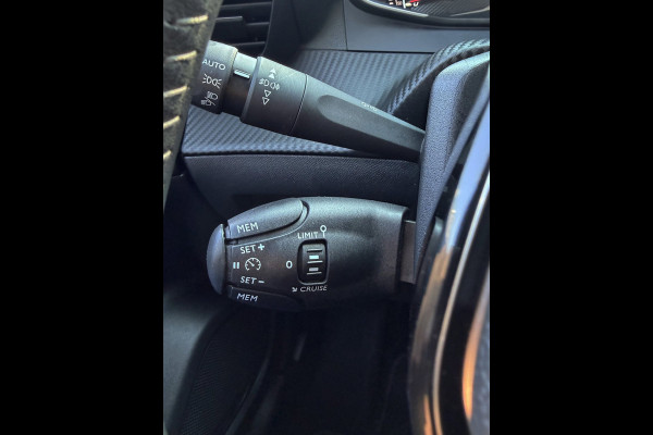 Peugeot 2008 1.2 PureTech Active Pack Premium - 33.000 KM I Navigatie / Apple CarPlay I Airco I PDC I Camera I Dealer onderhouden