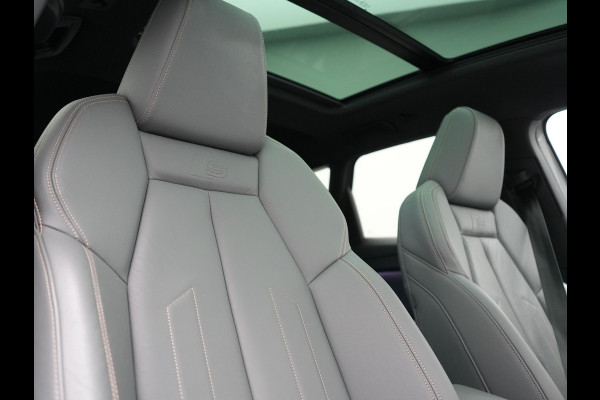 Audi Q4 e-tron 50 Quattro Edition One 2x S Line 77 kWh 300pk Dealer O.H. | Panodak | Head Up | Adaptive Cruise | Matrix LED | Camera | Lederen Sportstoelen Memory & Verwarmd | Keyless | Apple Carplay | Blis | DAB | 21"L.M |