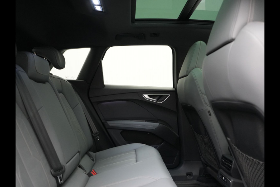 Audi Q4 e-tron 50 Quattro Edition One 2x S Line 77 kWh 300pk Dealer O.H. | Panodak | Head Up | Adaptive Cruise | Matrix LED | Camera | Lederen Sportstoelen Memory & Verwarmd | Keyless | Apple Carplay | Blis | DAB | 21"L.M |