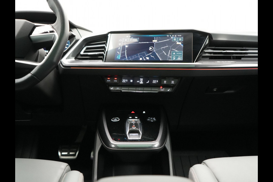 Audi Q4 e-tron 50 Quattro Edition One 2x S Line 77 kWh 300pk Dealer O.H. | Panodak | Head Up | Adaptive Cruise | Matrix LED | Camera | Lederen Sportstoelen Memory & Verwarmd | Keyless | Apple Carplay | Blis | DAB | 21"L.M |