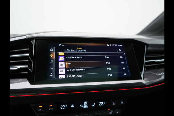 Audi Q4 e-tron 50 Quattro Edition One 2x S Line 77 kWh 300pk Dealer O.H. | Panodak | Head Up | Adaptive Cruise | Matrix LED | Camera | Lederen Sportstoelen Memory & Verwarmd | Keyless | Apple Carplay | Blis | DAB | 21"L.M |