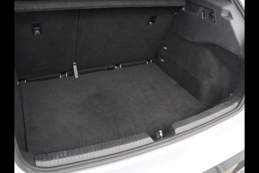 CUPRA Born Business 62 kWh | SOH 91.0% | Panoramadak | Adaptive cruise | Camera | Park assist | Stuur/stoel verwarming | Sfeerverlichting | Full LED |