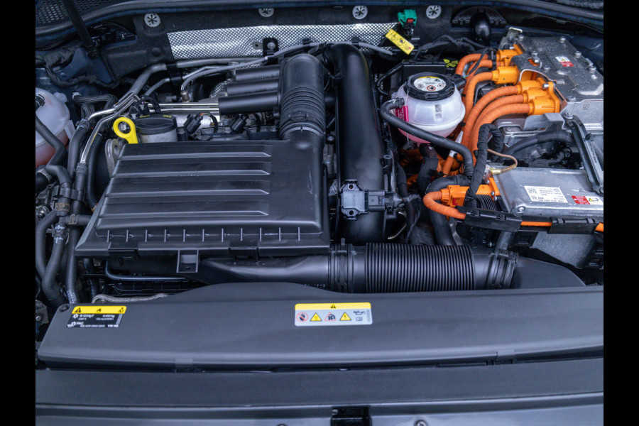 Volkswagen Passat Variant 1.4 TSI PHEV GTE Business | Elec. trekhaak | Head-Up | Elec. verst. best.stoel met geheugen | Stoelverw. | Elec. klep, Navigatie, App. connect, Travel assist, IQ Led