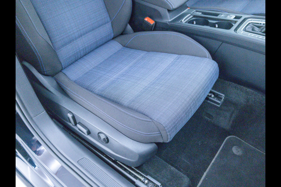 Volkswagen Passat Variant 1.4 TSI PHEV GTE Business | Elec. trekhaak | Head-Up | Elec. verst. best.stoel met geheugen | Stoelverw. | Elec. klep, Navigatie, App. connect, Travel assist, IQ Led