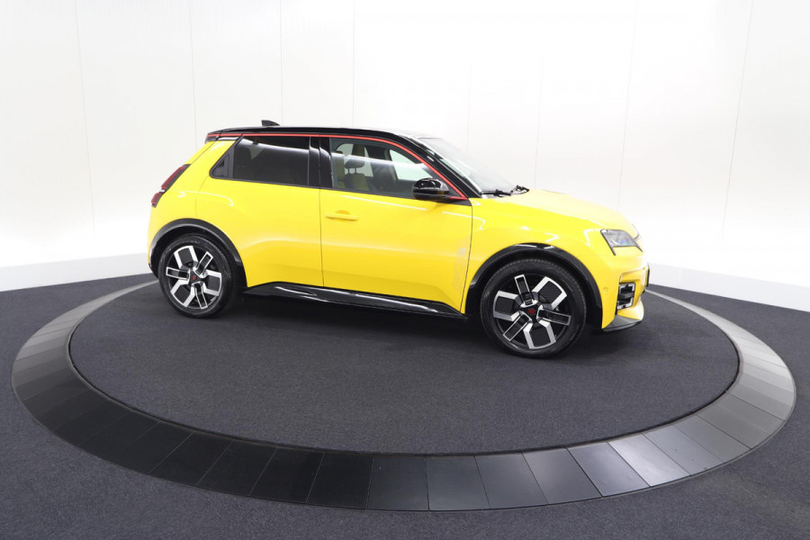 Renault 5 comfort range iconic cinq 52 kWh | 99,1% SOH | Adaptieve Cruise Control | Harman Kardon | Camera
