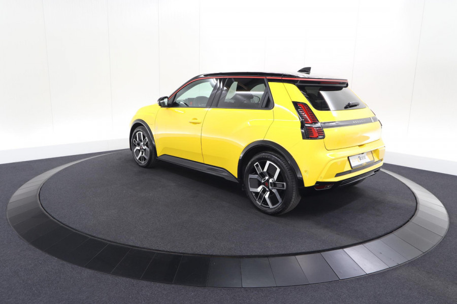 Renault 5 comfort range iconic cinq 52 kWh | 99,1% SOH | Adaptieve Cruise Control | Harman Kardon | Camera