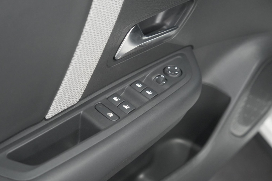 Citroën Ë-C4 X You 50 kWh | SOH 97,1% | 3 FASE Laadfunctie | Camera | Apple Carplay