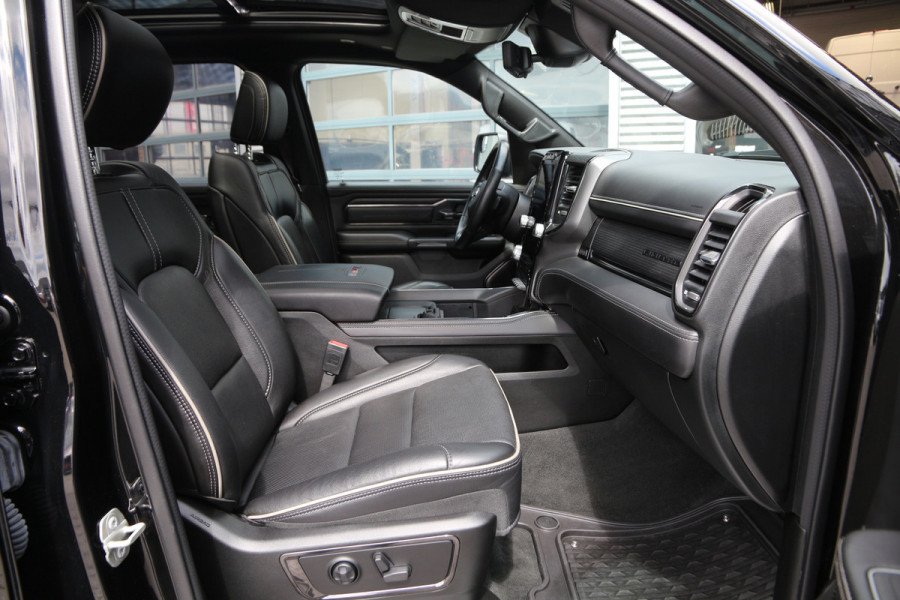 Dodge Ram 1500 5.7 HEMI V8 | Luchtvering | Virtual cockpit | Panorama | Vol!!