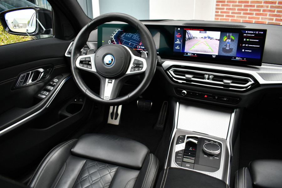 BMW 3 Serie Touring 330e xDrive M-Sport Pro Frozen-Grey Pano Trekh El-zetel HUD Merino-leder 19inch Adp-onderstel