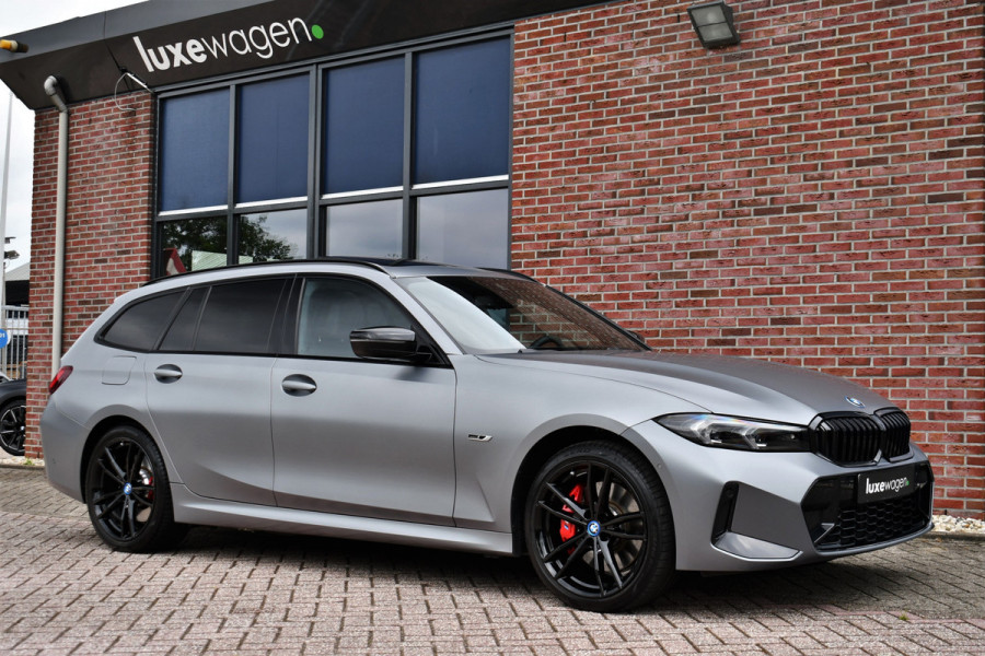 BMW 3 Serie Touring 330e xDrive M-Sport Pro Frozen-Grey Pano Trekh El-zetel HUD Merino-leder 19inch Adp-onderstel