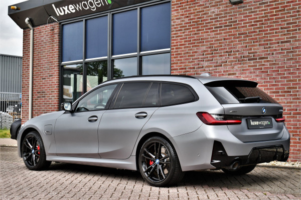 BMW 3 Serie Touring 330e xDrive M-Sport Pro Frozen-Grey Pano Trekh El-zetel HUD Merino-leder 19inch Adp-onderstel