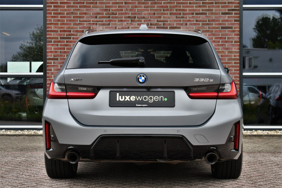 BMW 3 Serie Touring 330e xDrive M-Sport Pro Frozen-Grey Pano Trekh El-zetel HUD Merino-leder 19inch Adp-onderstel