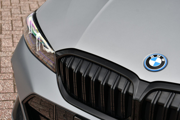 BMW 3 Serie Touring 330e xDrive M-Sport Pro Frozen-Grey Pano Trekh El-zetel HUD Merino-leder 19inch Adp-onderstel