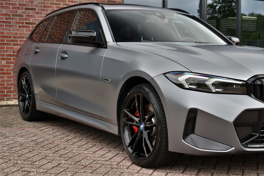 BMW 3 Serie Touring 330e xDrive M-Sport Pro Frozen-Grey Pano Trekh El-zetel HUD Merino-leder 19inch Adp-onderstel
