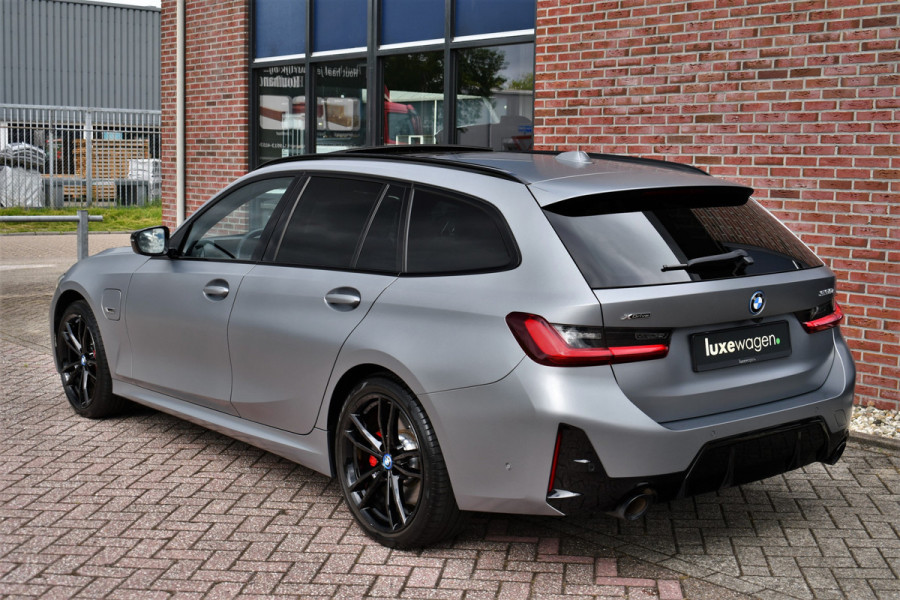 BMW 3 Serie Touring 330e xDrive M-Sport Pro Frozen-Grey Pano Trekh El-zetel HUD Merino-leder 19inch Adp-onderstel