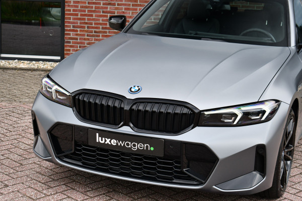 BMW 3 Serie Touring 330e xDrive M-Sport Pro Frozen-Grey Pano Trekh El-zetel HUD Merino-leder 19inch Adp-onderstel