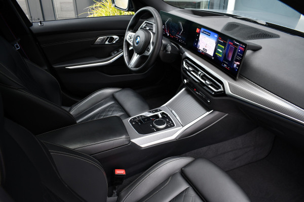 BMW 3 Serie Touring 330e xDrive M-Sport Pro Frozen-Grey Pano Trekh El-zetel HUD Merino-leder 19inch Adp-onderstel