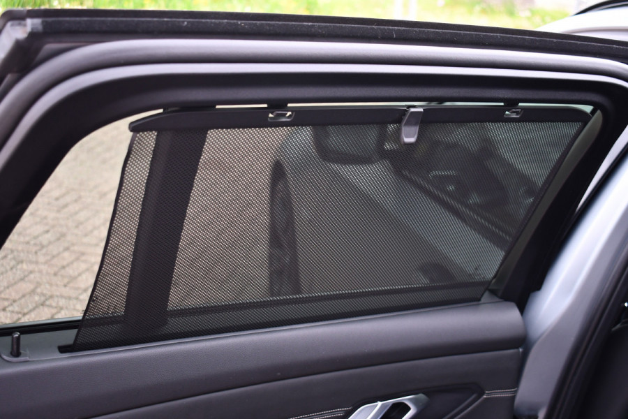BMW 3 Serie Touring 330e xDrive M-Sport Pro Frozen-Grey Pano Trekh El-zetel HUD Merino-leder 19inch Adp-onderstel