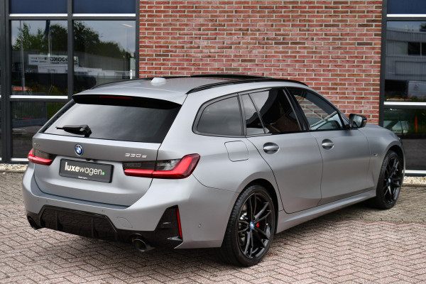 BMW 3 Serie Touring 330e xDrive M-Sport Pro Frozen-Grey Pano Trekh El-zetel HUD Merino-leder 19inch Adp-onderstel