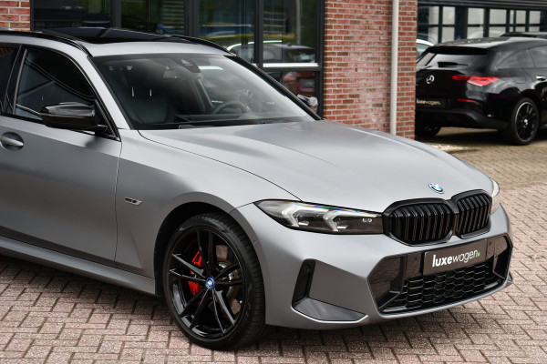 BMW 3 Serie Touring 330e xDrive M-Sport Pro Frozen-Grey Pano Trekh El-zetel HUD Merino-leder 19inch Adp-onderstel