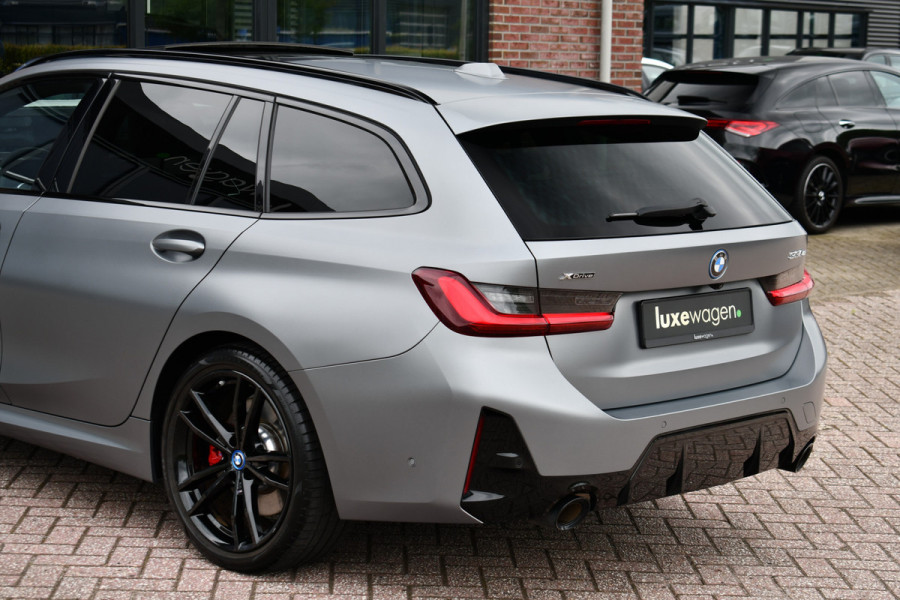 BMW 3 Serie Touring 330e xDrive M-Sport Pro Frozen-Grey Pano Trekh El-zetel HUD Merino-leder 19inch Adp-onderstel