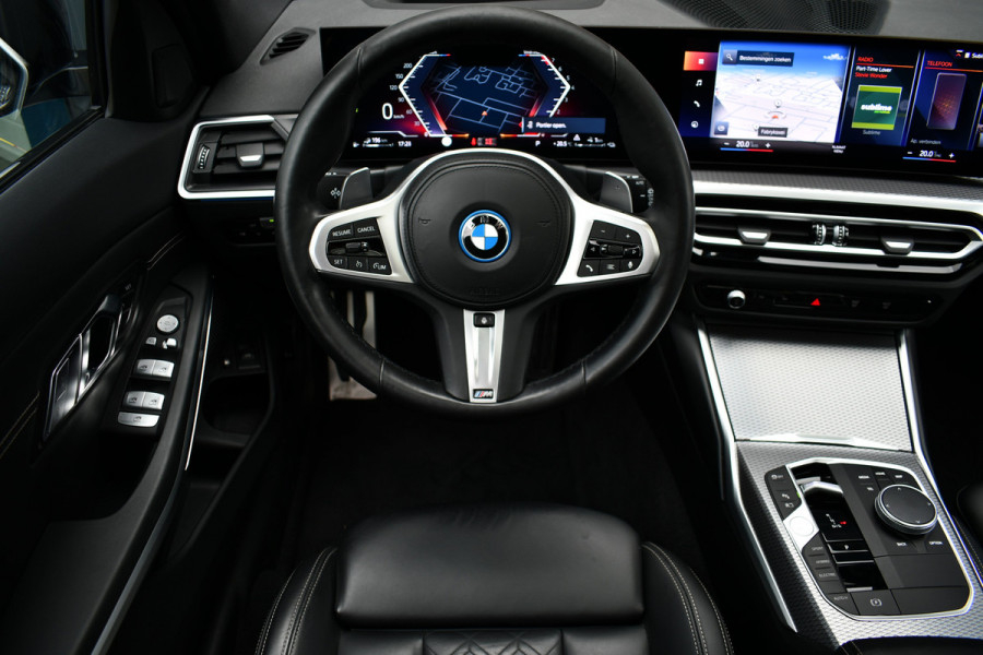 BMW 3 Serie Touring 330e xDrive M-Sport Pro Frozen-Grey Pano Trekh El-zetel HUD Merino-leder 19inch Adp-onderstel