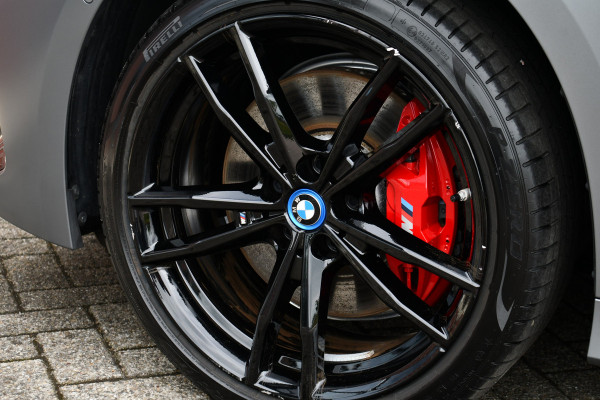BMW 3 Serie Touring 330e xDrive M-Sport Pro Frozen-Grey Pano Trekh El-zetel HUD Merino-leder 19inch Adp-onderstel