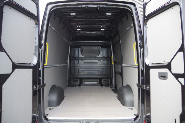 Volkswagen Crafter 35 2.0 TDI L3H3(L2H2) BLACK EDITION! AUT. LED, TREKHAAK, BETIMMERING, STOELVERWARMING, GEVEERDE ERGO COMFORT STOEL, CAMERA, NAVI