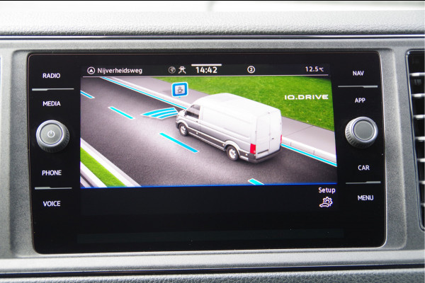 Volkswagen Crafter 35 2.0 TDI L3H3(L2H2) BLACK EDITION! AUT. LED, TREKHAAK, BETIMMERING, STOELVERWARMING, GEVEERDE ERGO COMFORT STOEL, CAMERA, NAVI