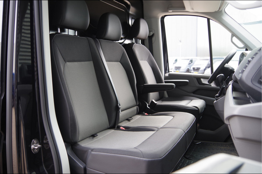 Volkswagen Crafter 35 2.0 TDI L3H3(L2H2) BLACK EDITION! AUT. LED, TREKHAAK, BETIMMERING, STOELVERWARMING, GEVEERDE ERGO COMFORT STOEL, CAMERA, NAVI