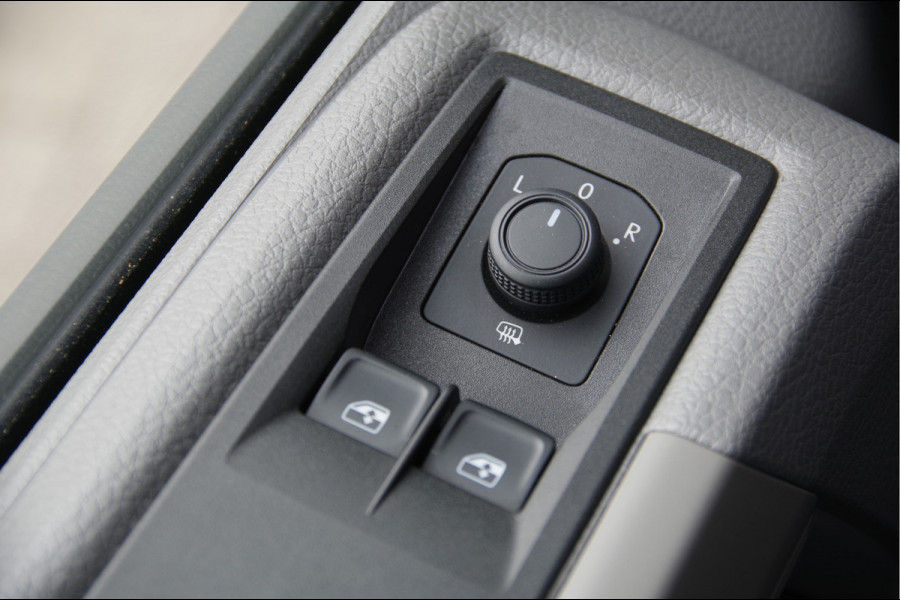 Volkswagen Crafter 35 2.0 TDI L3H3(L2H2) BLACK EDITION! AUT. LED, TREKHAAK, BETIMMERING, STOELVERWARMING, GEVEERDE ERGO COMFORT STOEL, CAMERA, NAVI