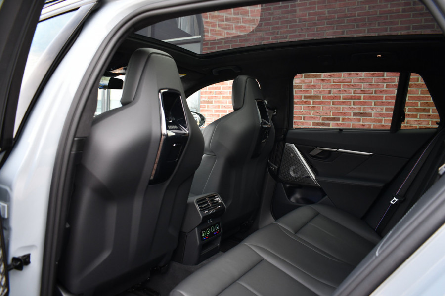 BMW M5 Touring | Kreidegrau Ind. | Ultimate Pack | Keramisch | Pano | Trekh | B&W | DA+