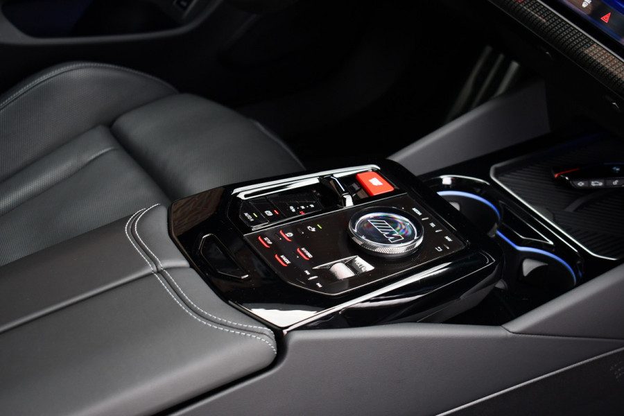 BMW M5 Touring | Kreidegrau Ind. | Ultimate Pack | Keramisch | Pano | Trekh | B&W | DA+