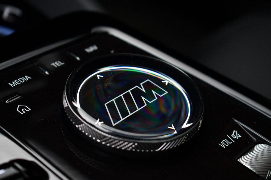 BMW M5 Touring | Kreidegrau Ind. | Ultimate Pack | Keramisch | Pano | Trekh | B&W | DA+