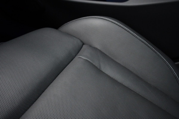 BMW M5 Touring | Kreidegrau Ind. | Ultimate Pack | Keramisch | Pano | Trekh | B&W | DA+