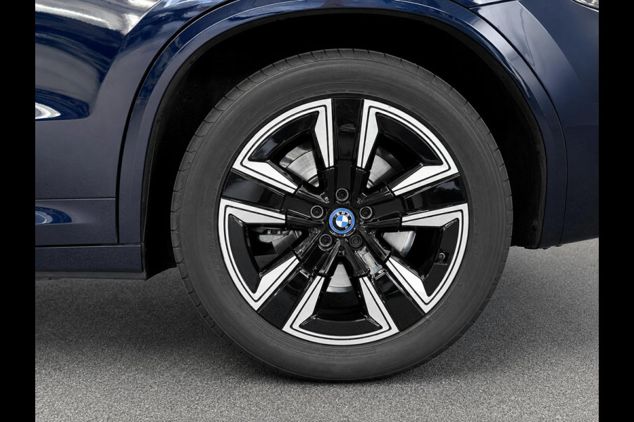 BMW iX3 High Executive M Sport 80 kWh Panoramadak Driving Adaptive Cryuise Control Leder Assistant Professional Camera Adaptief LED Shadow Line Stoelverwarming