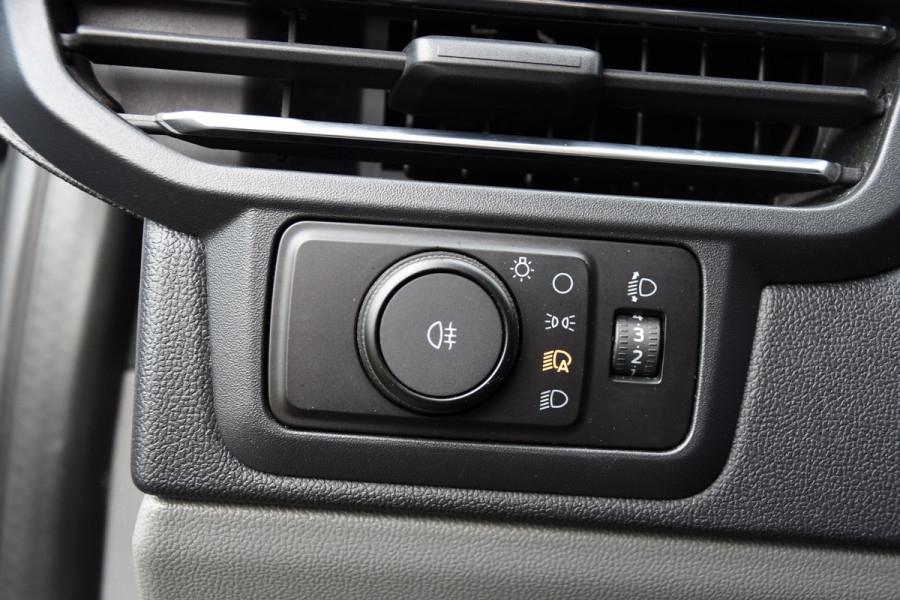 Ford Transit Custom 300 2.0 TDCI L2H1 Limited Camera, Cruise, Carplay, Virtual, 136pk, Stoelverwarming, Automaat, LED, Multimedia, Sensoren, Uniek!