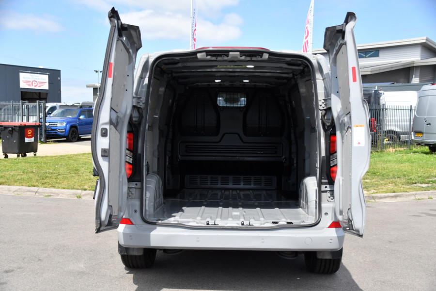 Ford Transit Custom 300 2.0 TDCI L2H1 Limited Camera, Cruise, Carplay, Virtual, 136pk, Stoelverwarming, Automaat, LED, Multimedia, Sensoren, Uniek!
